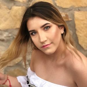 Meet your Posher, Priscila